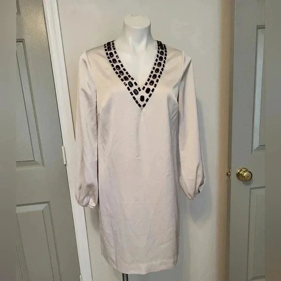 Trina Turk Beaming Jeweled Embellishments V-Neckline Shift Dress(4) - Picture 4 of 12